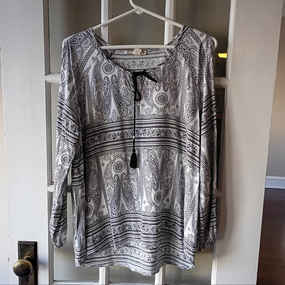 Ruffhewn Women's Black and White Paisley Top Cold Shoulder Size XL